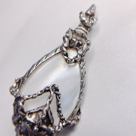 Rare Kitschy Selro Face Brooch, Vintage Fantasy, Mother of Pearl, Asian Gothic - Picture 4 of 6